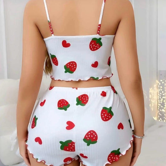 Lunelle Beyaz Çilek Desenli Şortlu Pijama Takımı – Askılı Crop Üst Yazlık Ev Giyim