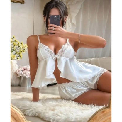 Lunelle Beyaz Saten Dantel Detaylı Şortlu Pijama Takımı – Askılı Romantik Kadın İç Giyim