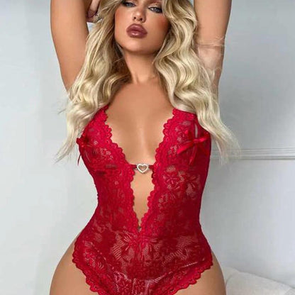 Lunelle Kırmızı Dantel Kalp Detaylı Derin V Yaka Body